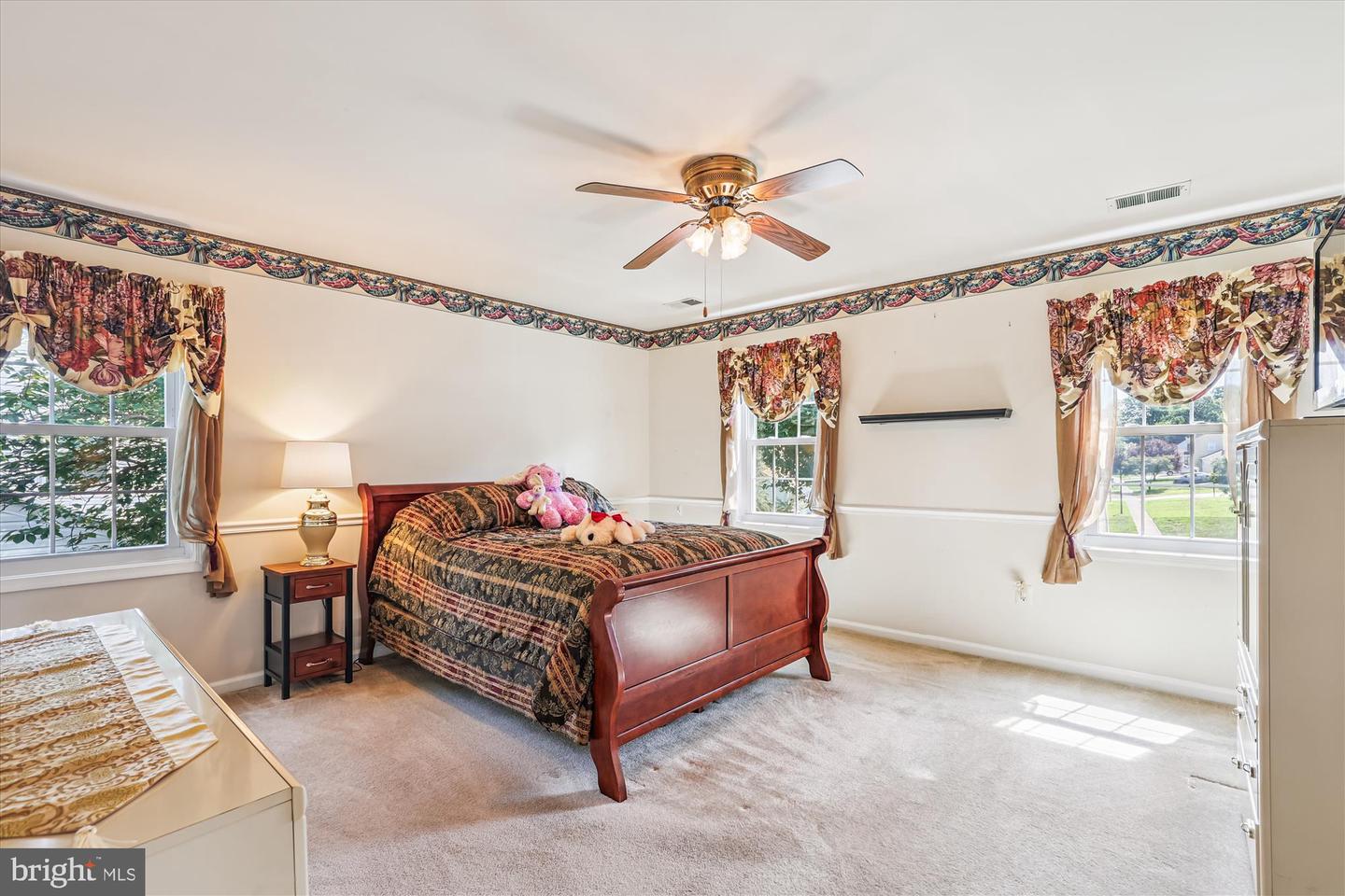 6137 FRANCONIA STATION LN, ALEXANDRIA, Virginia 22310, 5 Bedrooms Bedrooms, ,4 BathroomsBathrooms,Residential,For sale,6137 FRANCONIA STATION LN,VAFX2257322 MLS # VAFX2257322