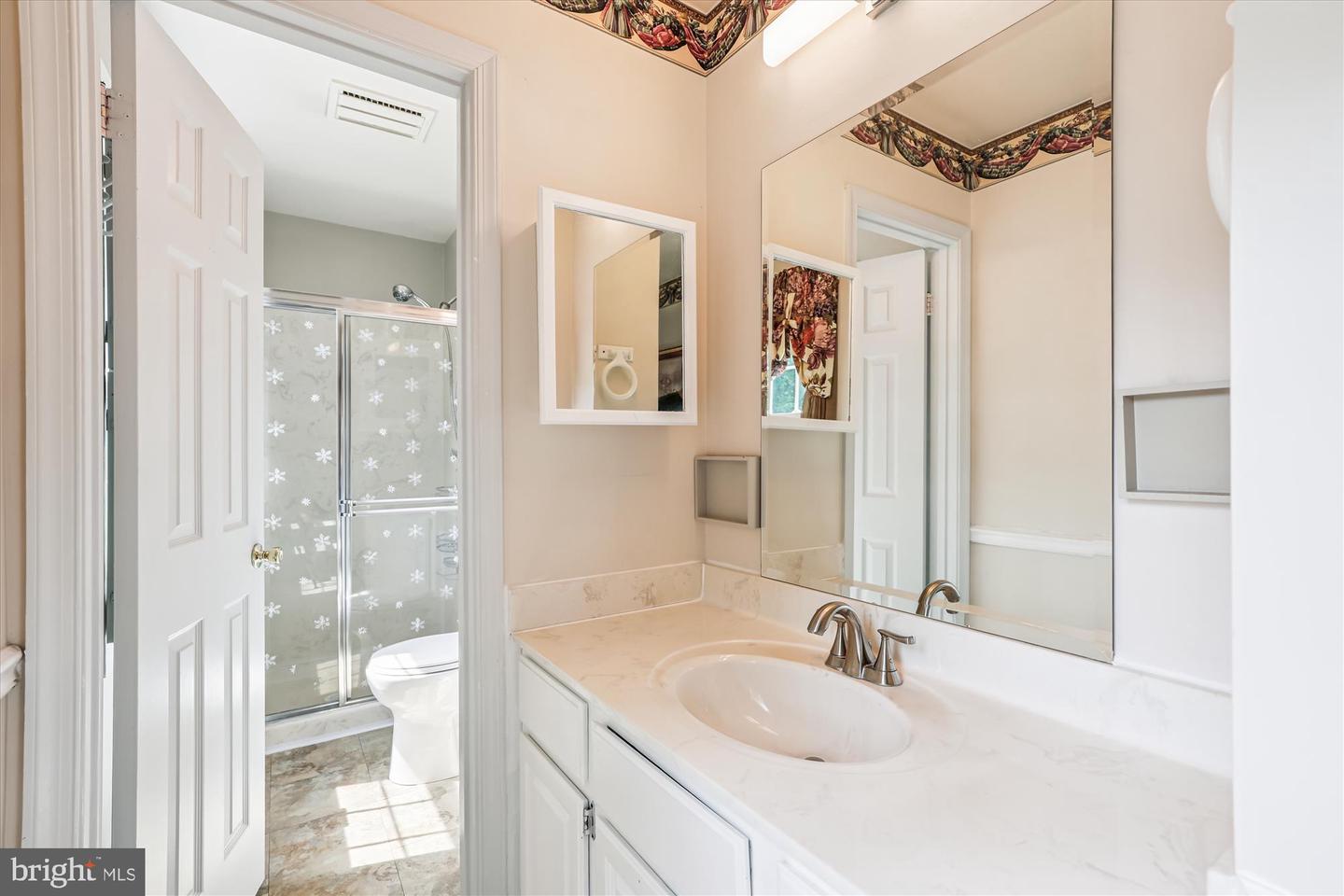 6137 FRANCONIA STATION LN, ALEXANDRIA, Virginia 22310, 5 Bedrooms Bedrooms, ,4 BathroomsBathrooms,Residential,For sale,6137 FRANCONIA STATION LN,VAFX2257322 MLS # VAFX2257322