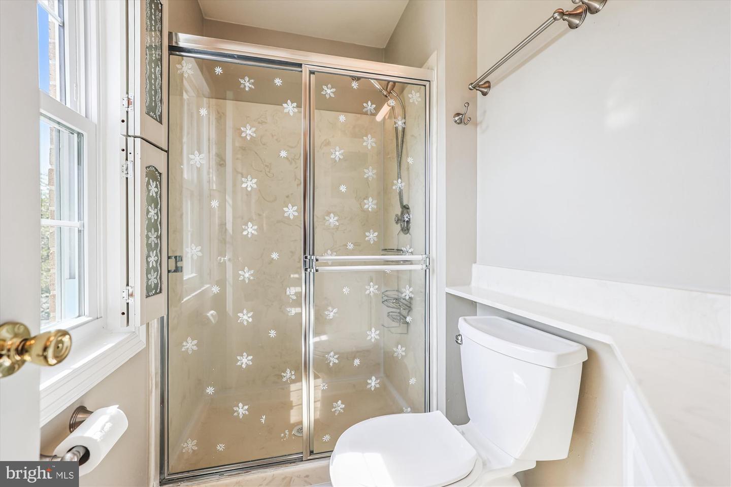6137 FRANCONIA STATION LN, ALEXANDRIA, Virginia 22310, 5 Bedrooms Bedrooms, ,4 BathroomsBathrooms,Residential,For sale,6137 FRANCONIA STATION LN,VAFX2257322 MLS # VAFX2257322