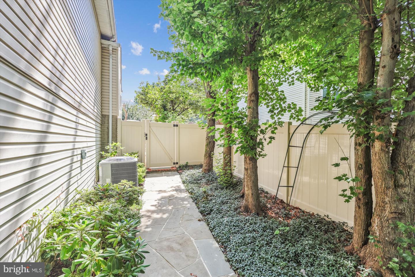 6137 FRANCONIA STATION LN, ALEXANDRIA, Virginia 22310, 5 Bedrooms Bedrooms, ,4 BathroomsBathrooms,Residential,For sale,6137 FRANCONIA STATION LN,VAFX2257322 MLS # VAFX2257322