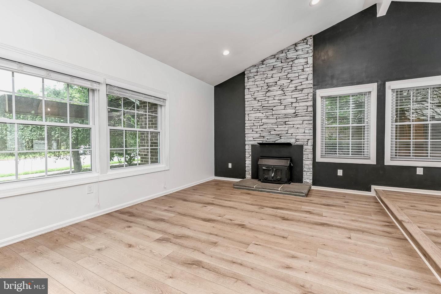 132 E MEADOWLAND LN, STERLING, Virginia 20164, 4 Bedrooms Bedrooms, ,3 BathroomsBathrooms,Residential,For sale,132 E MEADOWLAND LN,VALO2103104 MLS # VALO2103104
