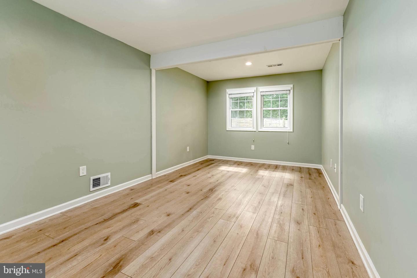 132 E MEADOWLAND LN, STERLING, Virginia 20164, 4 Bedrooms Bedrooms, ,3 BathroomsBathrooms,Residential,For sale,132 E MEADOWLAND LN,VALO2103104 MLS # VALO2103104