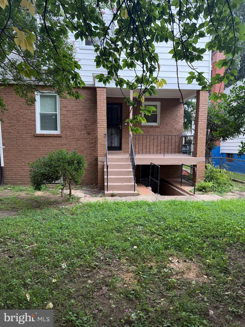 4229 LANE PL NE, WASHINGTON, District Of Columbia 20019, 3 Bedrooms Bedrooms, ,2 BathroomsBathrooms,Residential,For sale,4229 LANE PL NE,DCDC2211950 MLS # DCDC2211950
