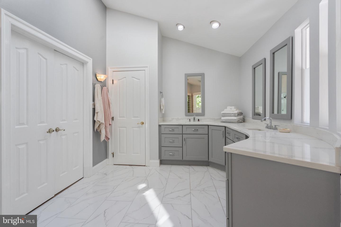 10332 ECLIPSE LN, GREAT FALLS, Virginia 22066, 6 Bedrooms Bedrooms, ,4 BathroomsBathrooms,Residential,For sale,10332 ECLIPSE LN,VAFX2257960 MLS # VAFX2257960