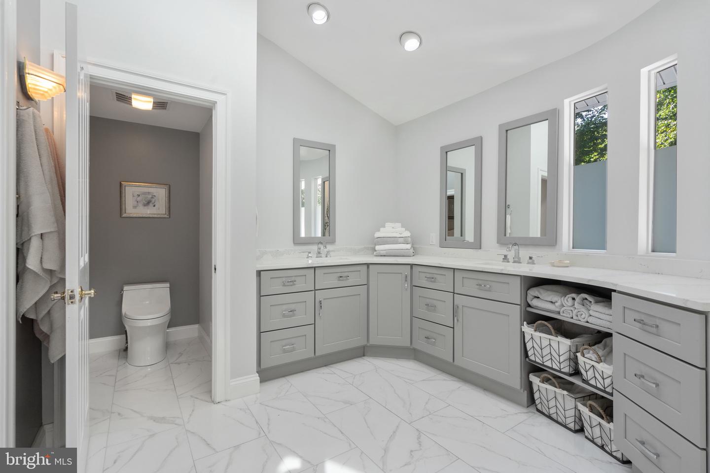 10332 ECLIPSE LN, GREAT FALLS, Virginia 22066, 6 Bedrooms Bedrooms, ,4 BathroomsBathrooms,Residential,For sale,10332 ECLIPSE LN,VAFX2257960 MLS # VAFX2257960