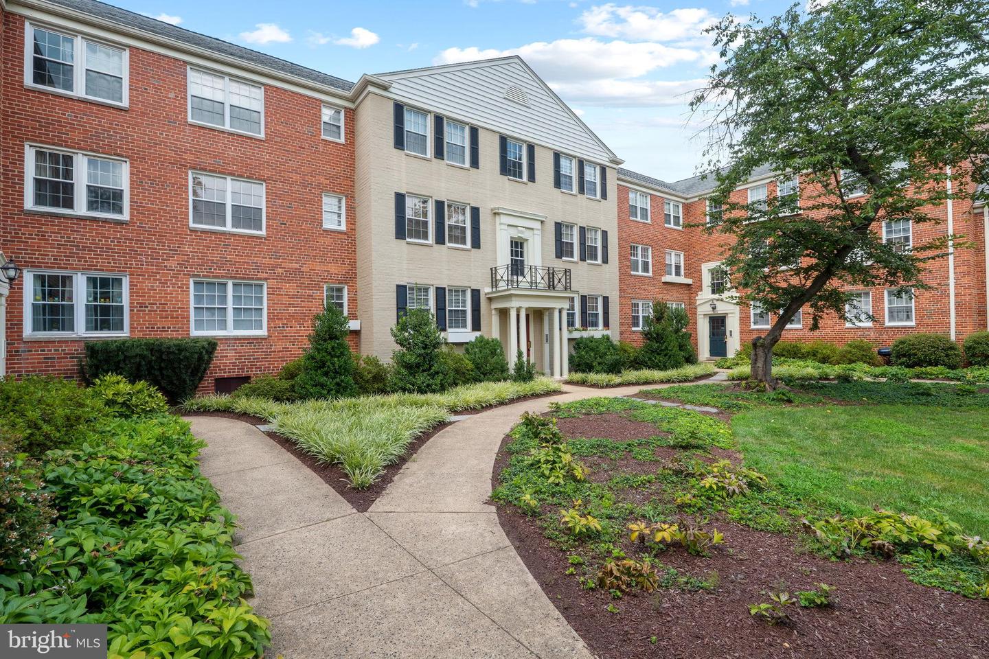 1302 BELLE VIEW BLVD #A-1, ALEXANDRIA, Virginia 22307, 2 Bedrooms Bedrooms, 5 Rooms Rooms,1 BathroomBathrooms,Residential,For sale,1302 BELLE VIEW BLVD #A-1,VAFX2258126 MLS # VAFX2258126