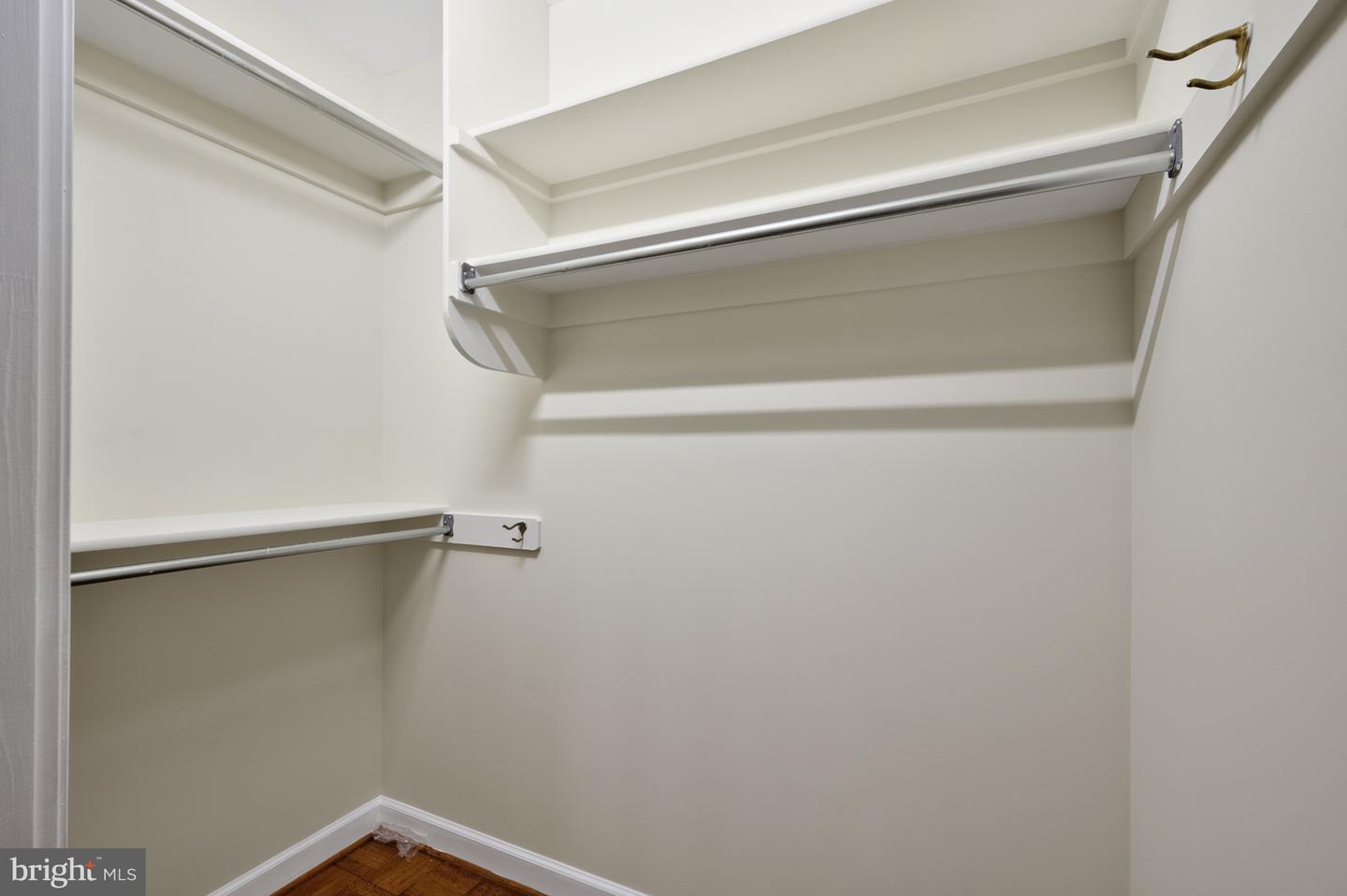 6908 FAIRFAX DR #112, ARLINGTON, Virginia 22213, 2 Bedrooms Bedrooms, ,1 BathroomBathrooms,Residential,For sale,6908 FAIRFAX DR #112,VAAR2061552 MLS # VAAR2061552