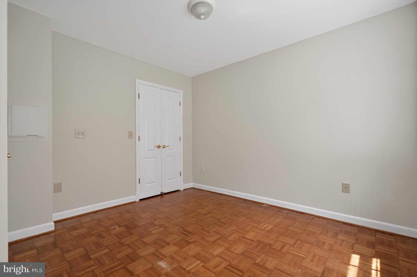 6908 FAIRFAX DR #112, ARLINGTON, Virginia 22213, 2 Bedrooms Bedrooms, ,1 BathroomBathrooms,Residential,For sale,6908 FAIRFAX DR #112,VAAR2061552 MLS # VAAR2061552