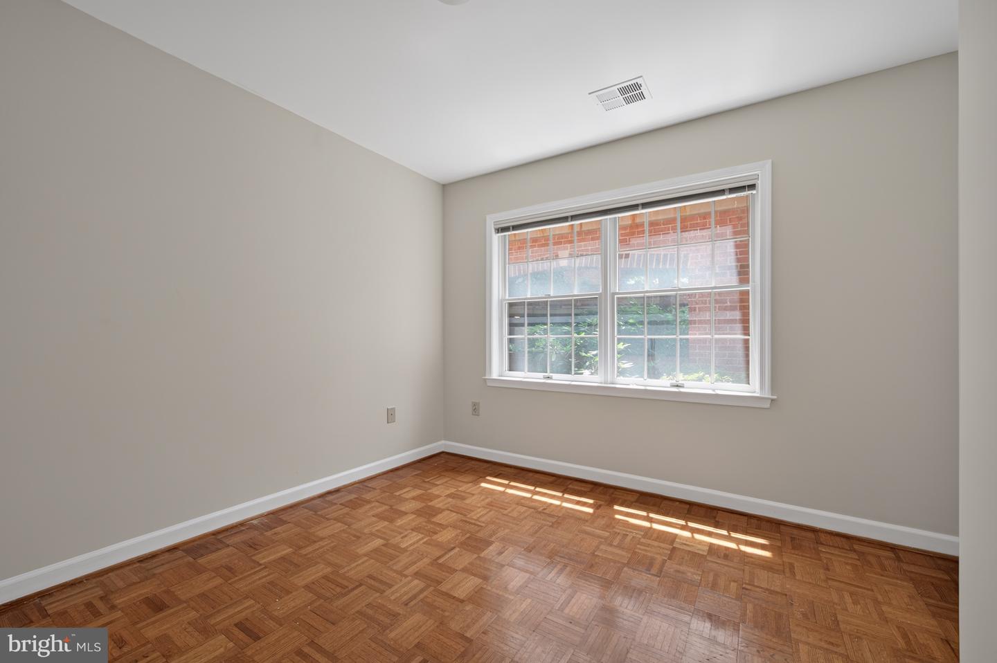 6908 FAIRFAX DR #112, ARLINGTON, Virginia 22213, 2 Bedrooms Bedrooms, ,1 BathroomBathrooms,Residential,For sale,6908 FAIRFAX DR #112,VAAR2061552 MLS # VAAR2061552