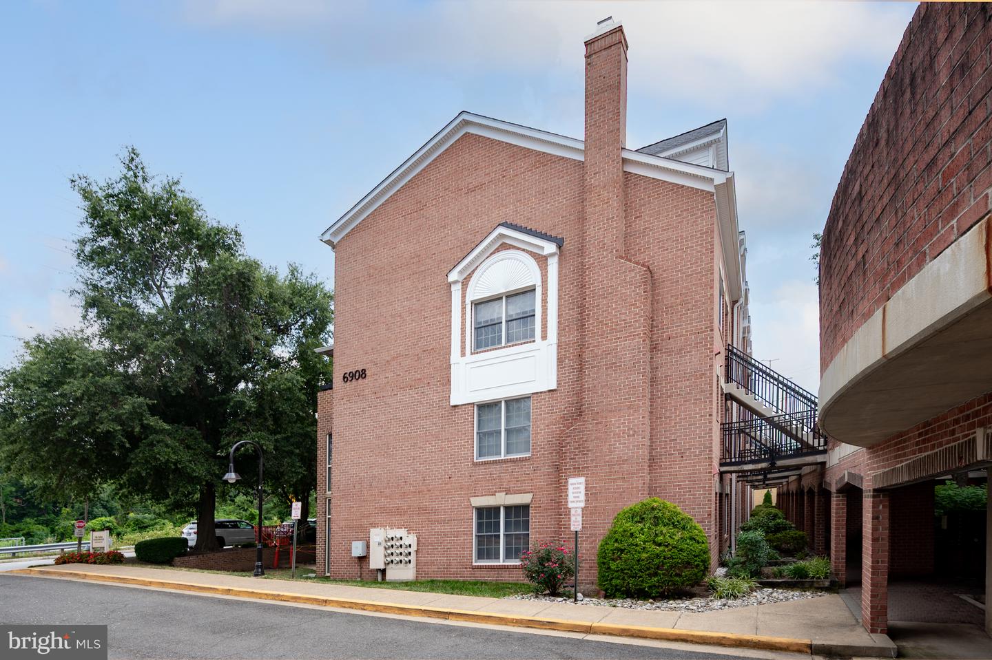 6908 FAIRFAX DR #112, ARLINGTON, Virginia 22213, 2 Bedrooms Bedrooms, ,1 BathroomBathrooms,Residential,For sale,6908 FAIRFAX DR #112,VAAR2061552 MLS # VAAR2061552