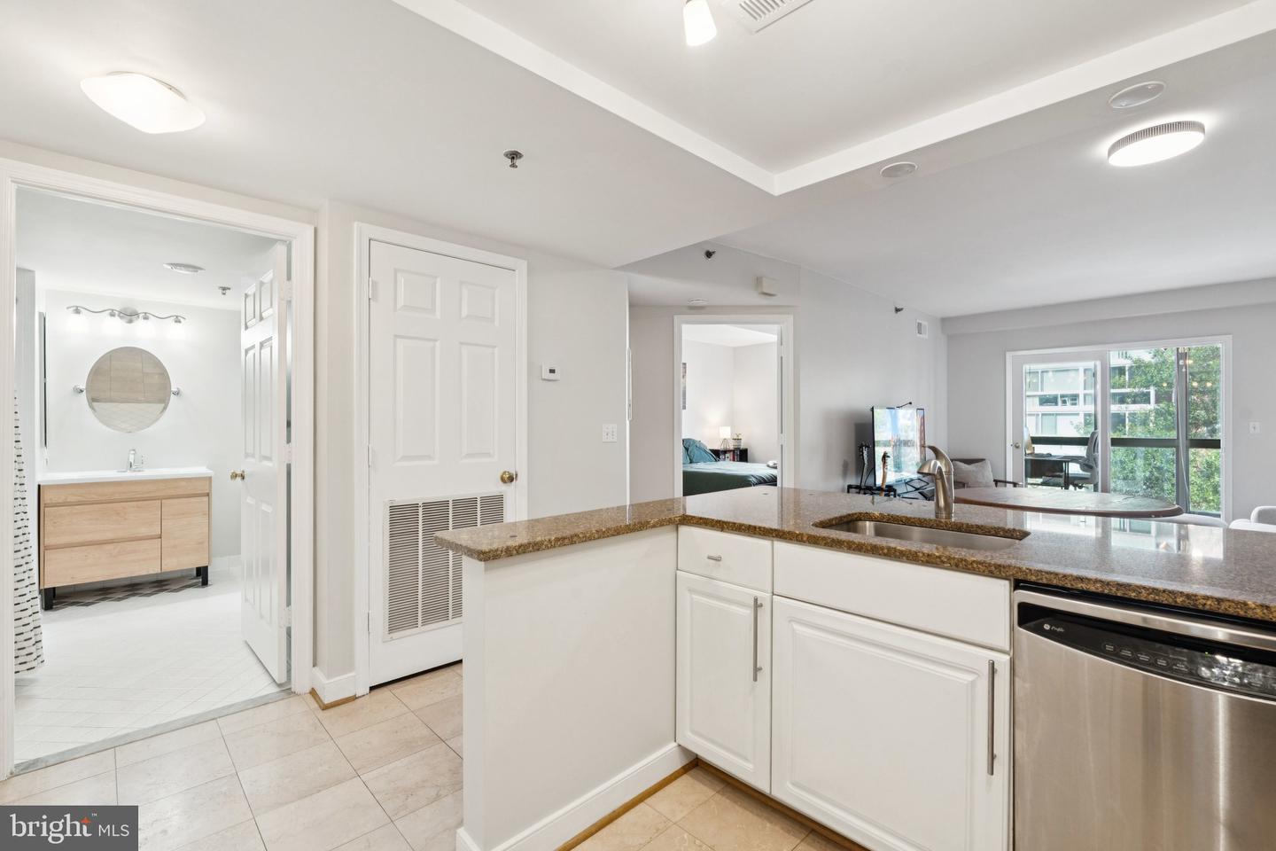 1045 N UTAH ST #2-406, ARLINGTON, Virginia 22201, 1 Bedroom Bedrooms, ,1 BathroomBathrooms,Residential,For sale,1045 N UTAH ST #2-406,VAAR2061556 MLS # VAAR2061556