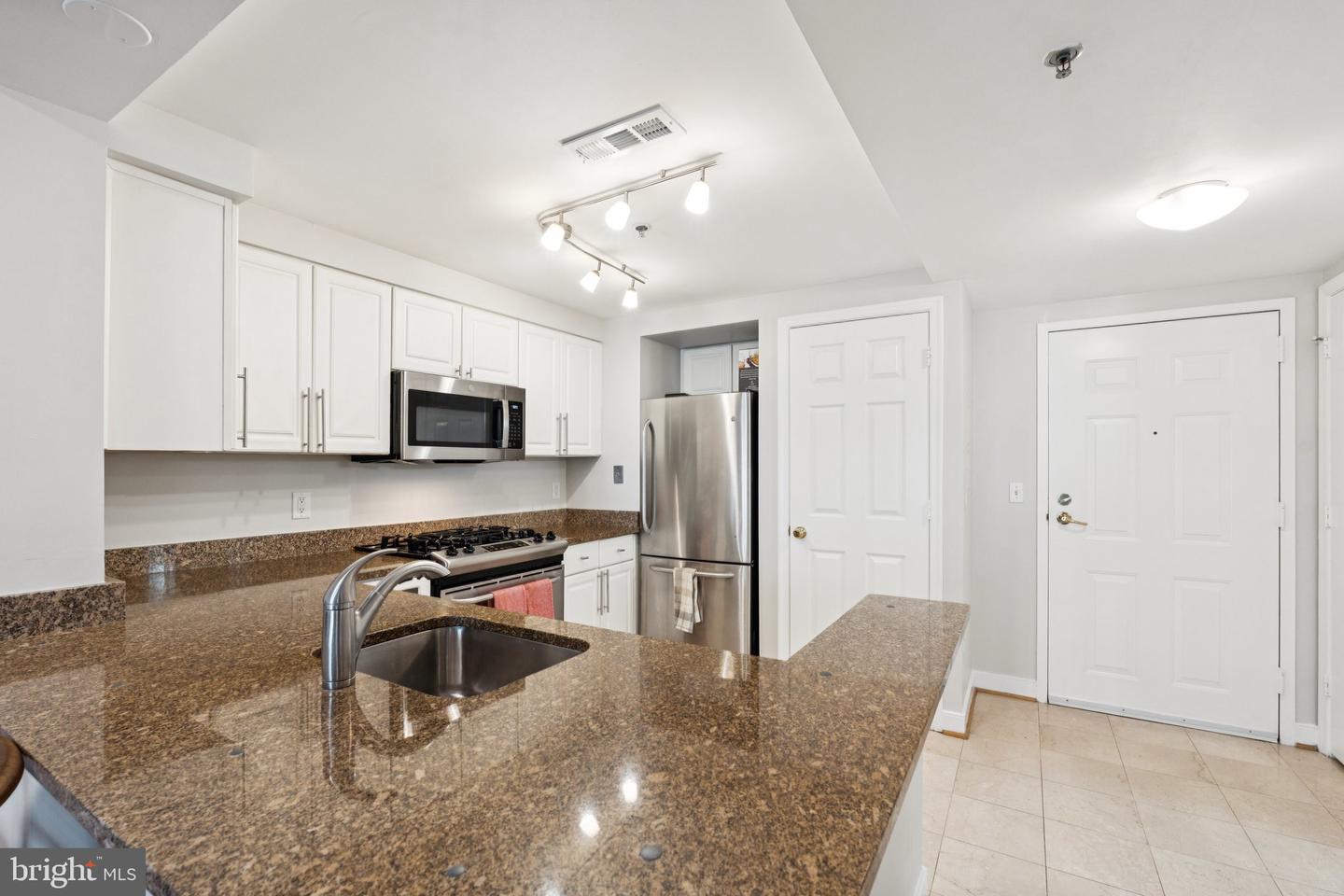 1045 N UTAH ST #2-406, ARLINGTON, Virginia 22201, 1 Bedroom Bedrooms, ,1 BathroomBathrooms,Residential,For sale,1045 N UTAH ST #2-406,VAAR2061556 MLS # VAAR2061556