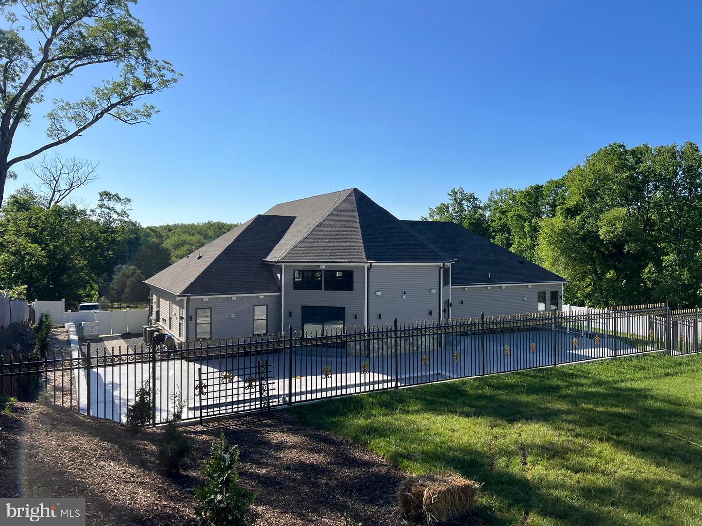 24035 NEW MOUNTAIN RD, ALDIE, Virginia 20105, 4 Bedrooms Bedrooms, ,4 BathroomsBathrooms,Residential,For sale,24035 NEW MOUNTAIN RD,VALO2103470 MLS # VALO2103470