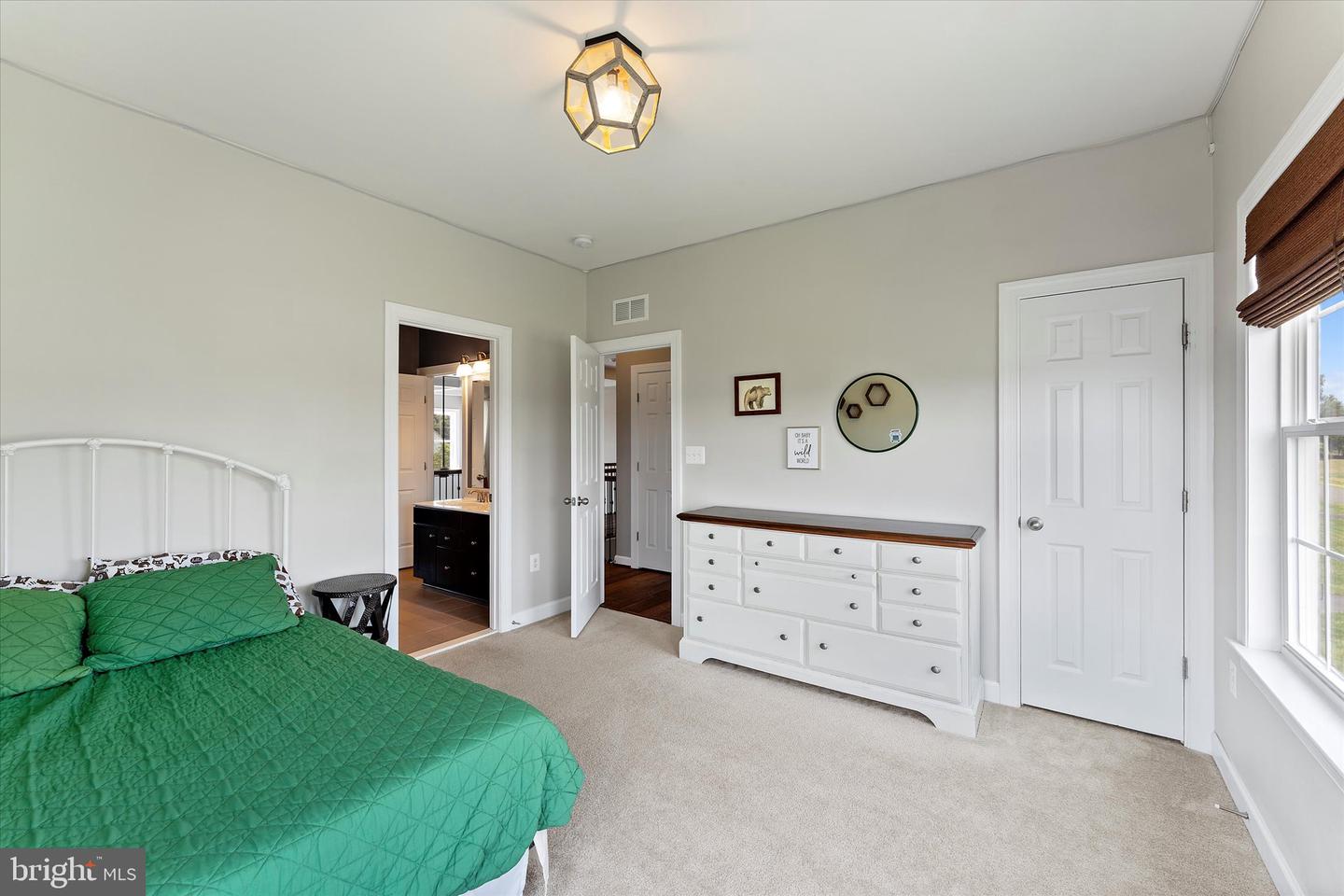 15061 LYNNFORD CT, WATERFORD, Virginia 20197, 5 Bedrooms Bedrooms, ,3 BathroomsBathrooms,Residential,For sale,15061 LYNNFORD CT,VALO2103560 MLS # VALO2103560