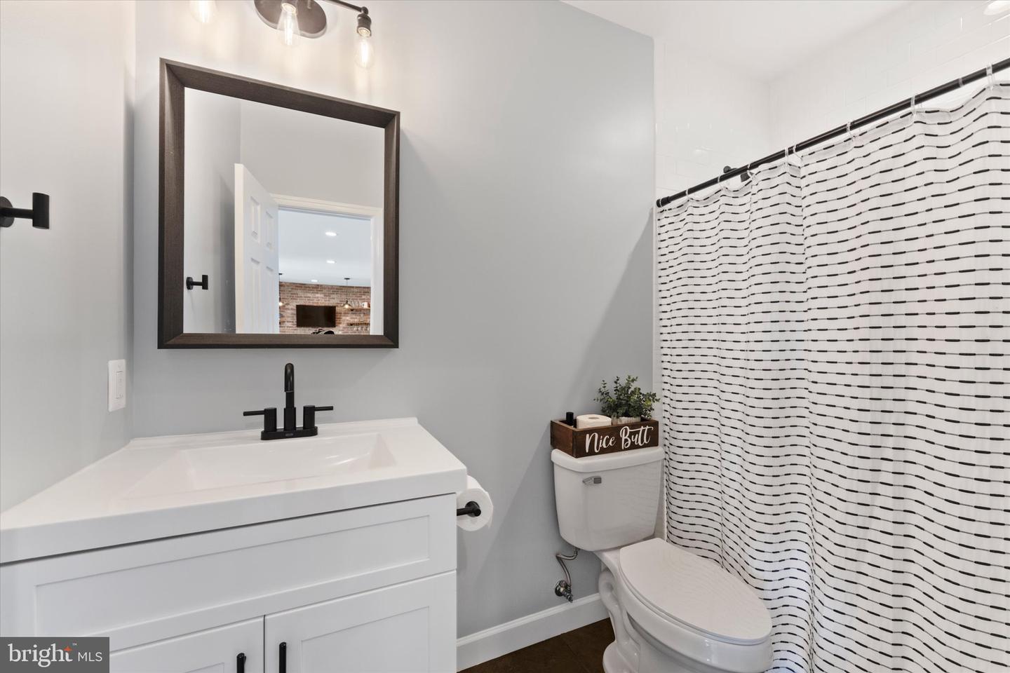 15061 LYNNFORD CT, WATERFORD, Virginia 20197, 5 Bedrooms Bedrooms, ,3 BathroomsBathrooms,Residential,For sale,15061 LYNNFORD CT,VALO2103560 MLS # VALO2103560