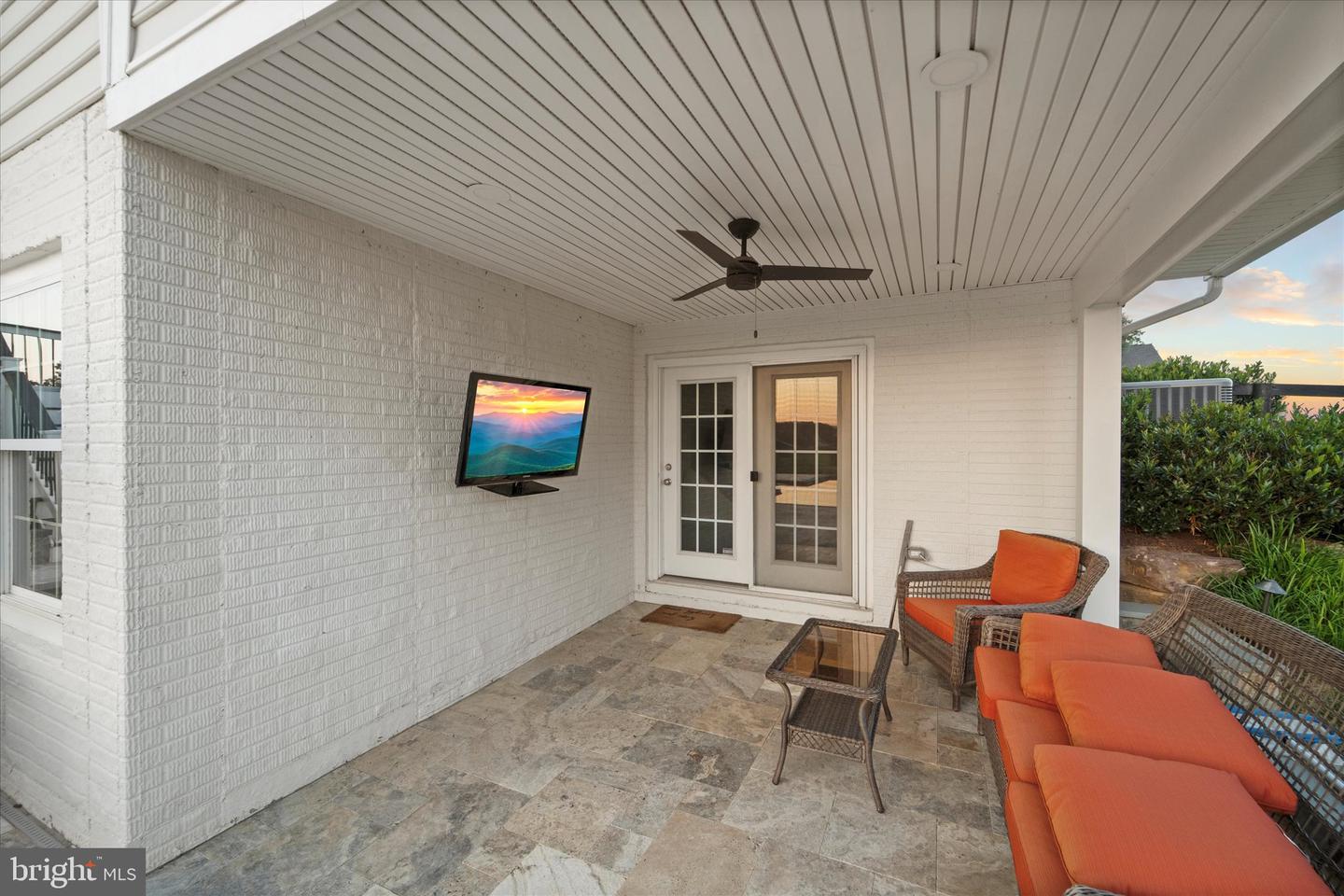 15061 LYNNFORD CT, WATERFORD, Virginia 20197, 5 Bedrooms Bedrooms, ,3 BathroomsBathrooms,Residential,For sale,15061 LYNNFORD CT,VALO2103560 MLS # VALO2103560