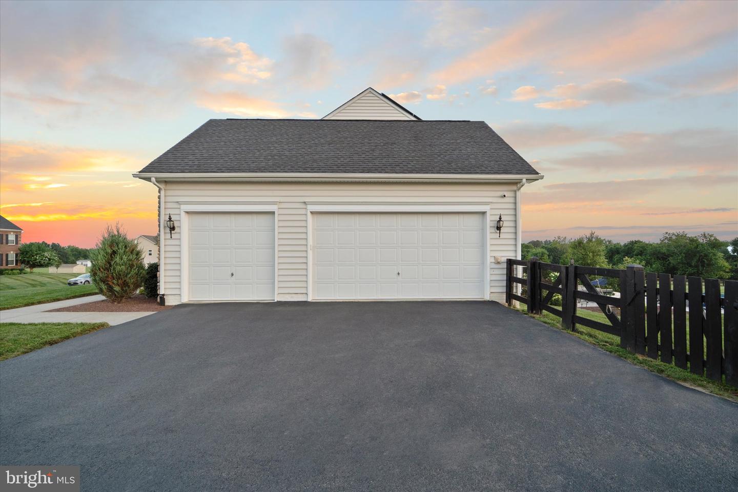 15061 LYNNFORD CT, WATERFORD, Virginia 20197, 5 Bedrooms Bedrooms, ,3 BathroomsBathrooms,Residential,For sale,15061 LYNNFORD CT,VALO2103560 MLS # VALO2103560
