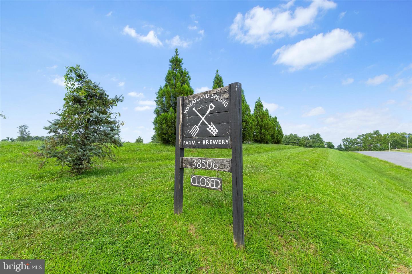 15061 LYNNFORD CT, WATERFORD, Virginia 20197, 5 Bedrooms Bedrooms, ,3 BathroomsBathrooms,Residential,For sale,15061 LYNNFORD CT,VALO2103560 MLS # VALO2103560