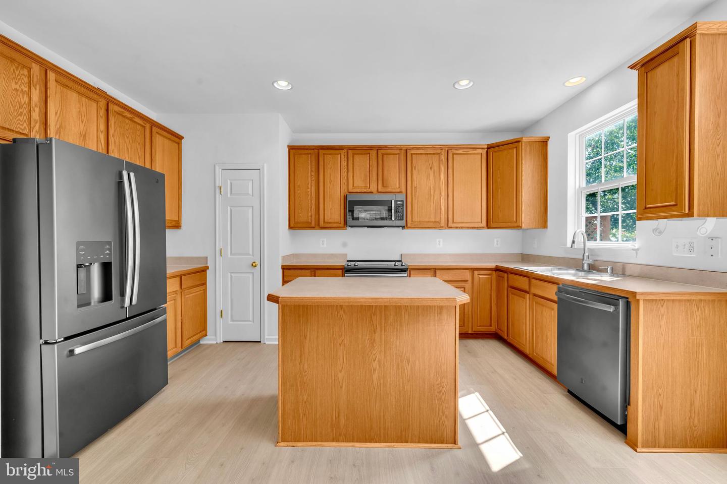 126 EXECUTIVE CIR, STAFFORD, Virginia 22554, 4 Bedrooms Bedrooms, ,3 BathroomsBathrooms,Residential,For sale,126 EXECUTIVE CIR,VAST2041330 MLS # VAST2041330