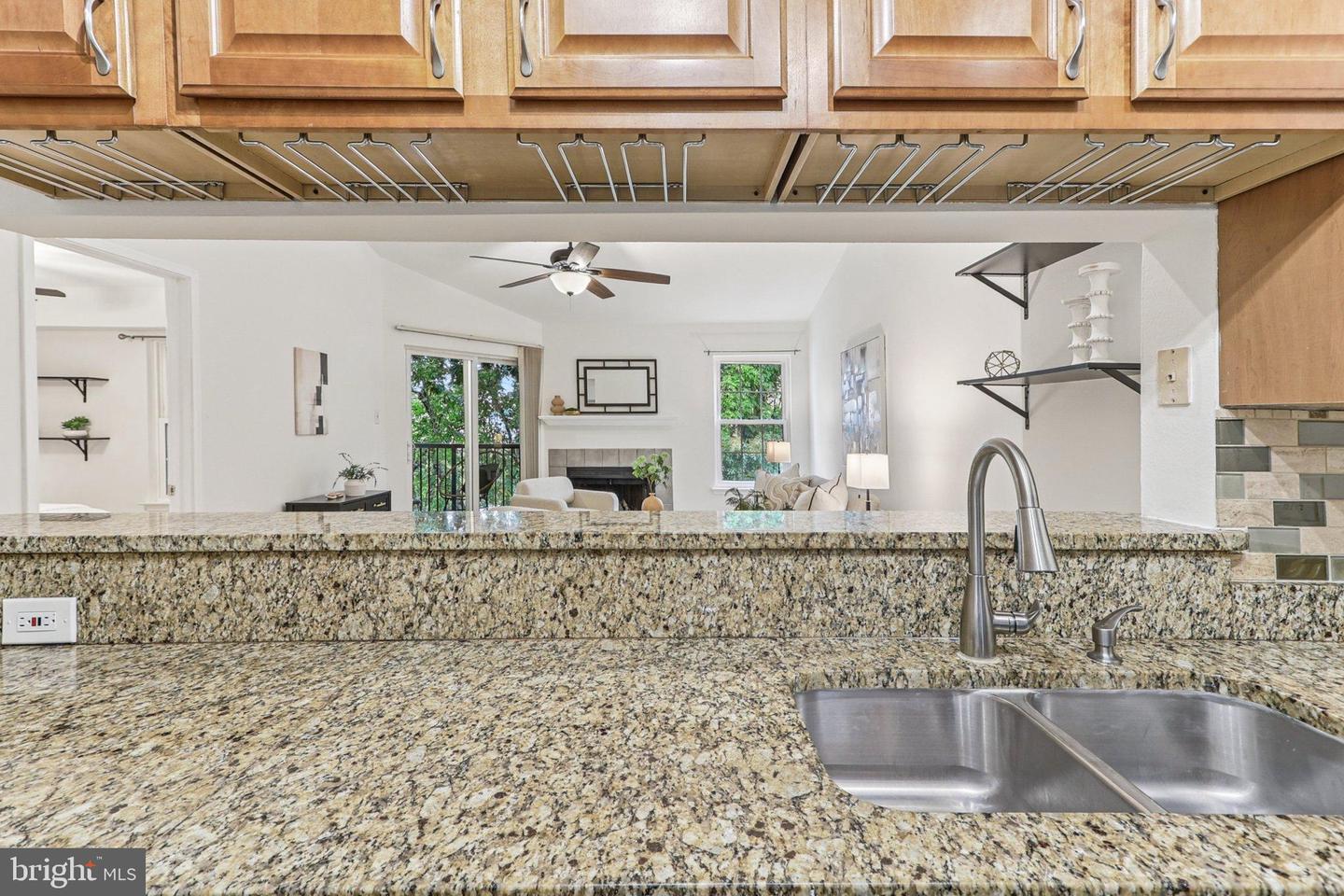 3307 WYNDHAM CIR #4159, ALEXANDRIA, Virginia 22302, 1 Bedroom Bedrooms, ,1 BathroomBathrooms,Residential,For sale,3307 WYNDHAM CIR #4159,VAAX2048082 MLS # VAAX2048082