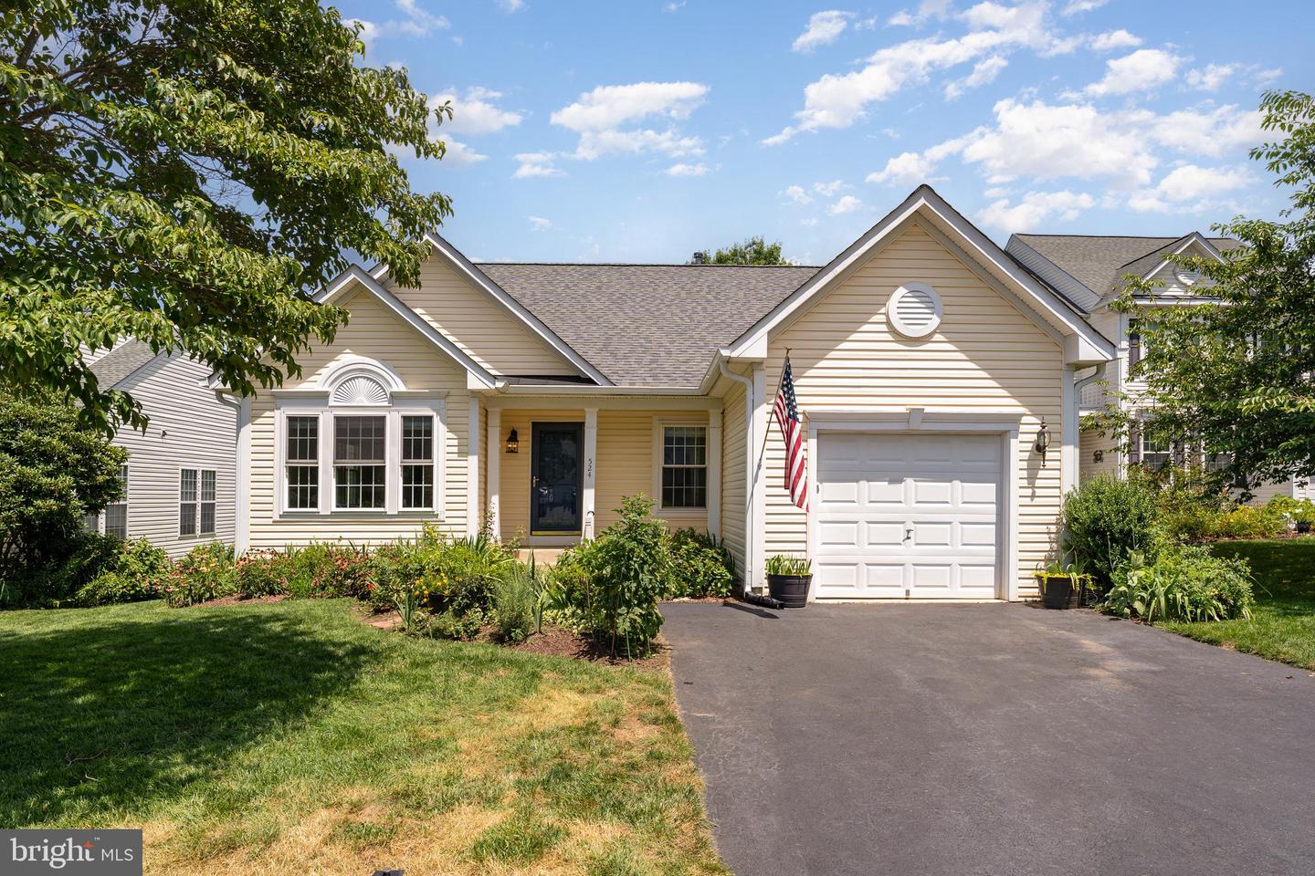 524 COLONY CT, WARRENTON, Virginia 20186, 4 Bedrooms Bedrooms, 17 Rooms Rooms,3 BathroomsBathrooms,Residential,For sale,524 COLONY CT,VAFQ2017700 MLS # VAFQ2017700