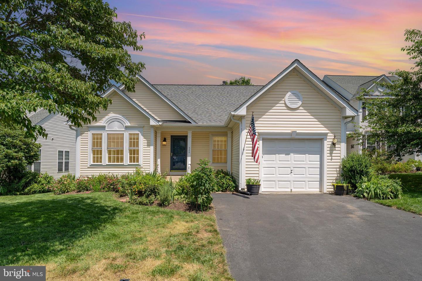 524 COLONY CT, WARRENTON, Virginia 20186, 4 Bedrooms Bedrooms, 17 Rooms Rooms,3 BathroomsBathrooms,Residential,For sale,524 COLONY CT,VAFQ2017700 MLS # VAFQ2017700