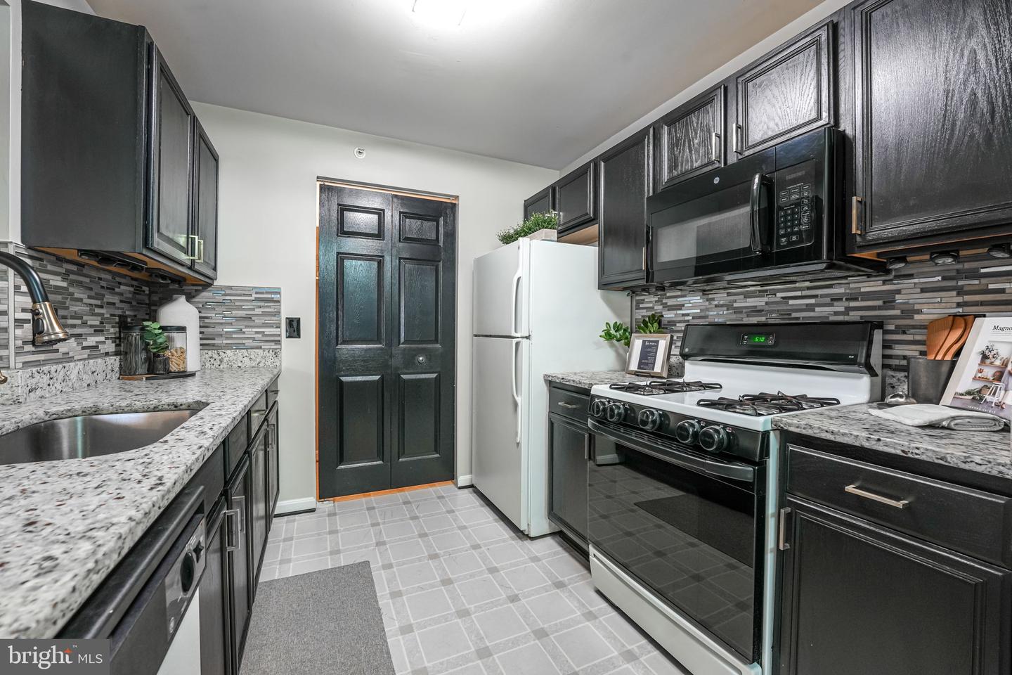 14170 CUDDY LOOP #304, WOODBRIDGE, Virginia 22193, 2 Bedrooms Bedrooms, ,2 BathroomsBathrooms,Residential,For sale,14170 CUDDY LOOP #304,VAPW2100522 MLS # VAPW2100522