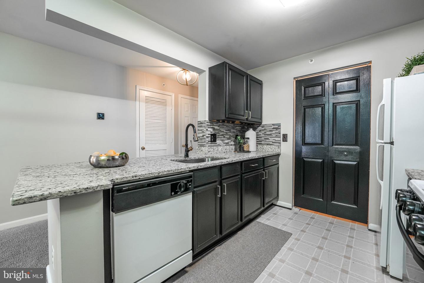 14170 CUDDY LOOP #304, WOODBRIDGE, Virginia 22193, 2 Bedrooms Bedrooms, ,2 BathroomsBathrooms,Residential,For sale,14170 CUDDY LOOP #304,VAPW2100522 MLS # VAPW2100522
