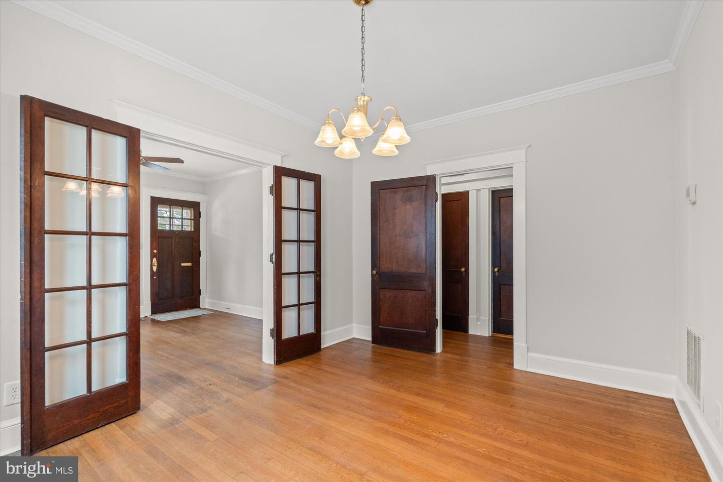 15 W MASONIC VIEW AVE, ALEXANDRIA, Virginia 22301, 3 Bedrooms Bedrooms, ,2 BathroomsBathrooms,Residential,For sale,15 W MASONIC VIEW AVE,VAAX2048152 MLS # VAAX2048152