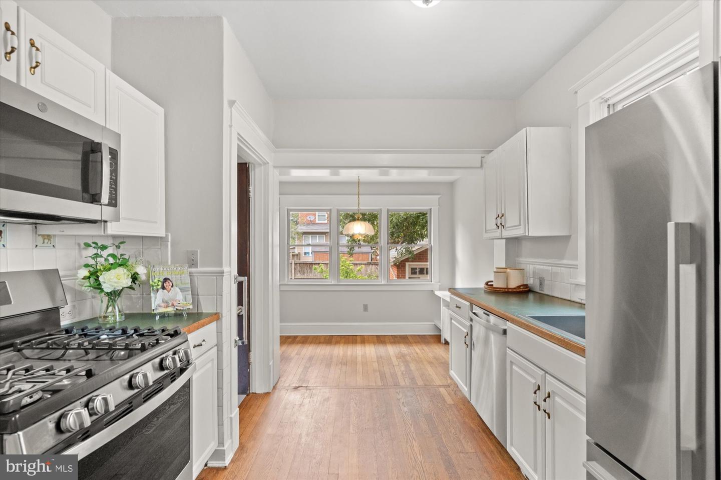 15 W MASONIC VIEW AVE, ALEXANDRIA, Virginia 22301, 3 Bedrooms Bedrooms, ,2 BathroomsBathrooms,Residential,For sale,15 W MASONIC VIEW AVE,VAAX2048152 MLS # VAAX2048152