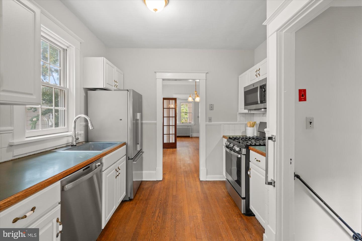 15 W MASONIC VIEW AVE, ALEXANDRIA, Virginia 22301, 3 Bedrooms Bedrooms, ,2 BathroomsBathrooms,Residential,For sale,15 W MASONIC VIEW AVE,VAAX2048152 MLS # VAAX2048152