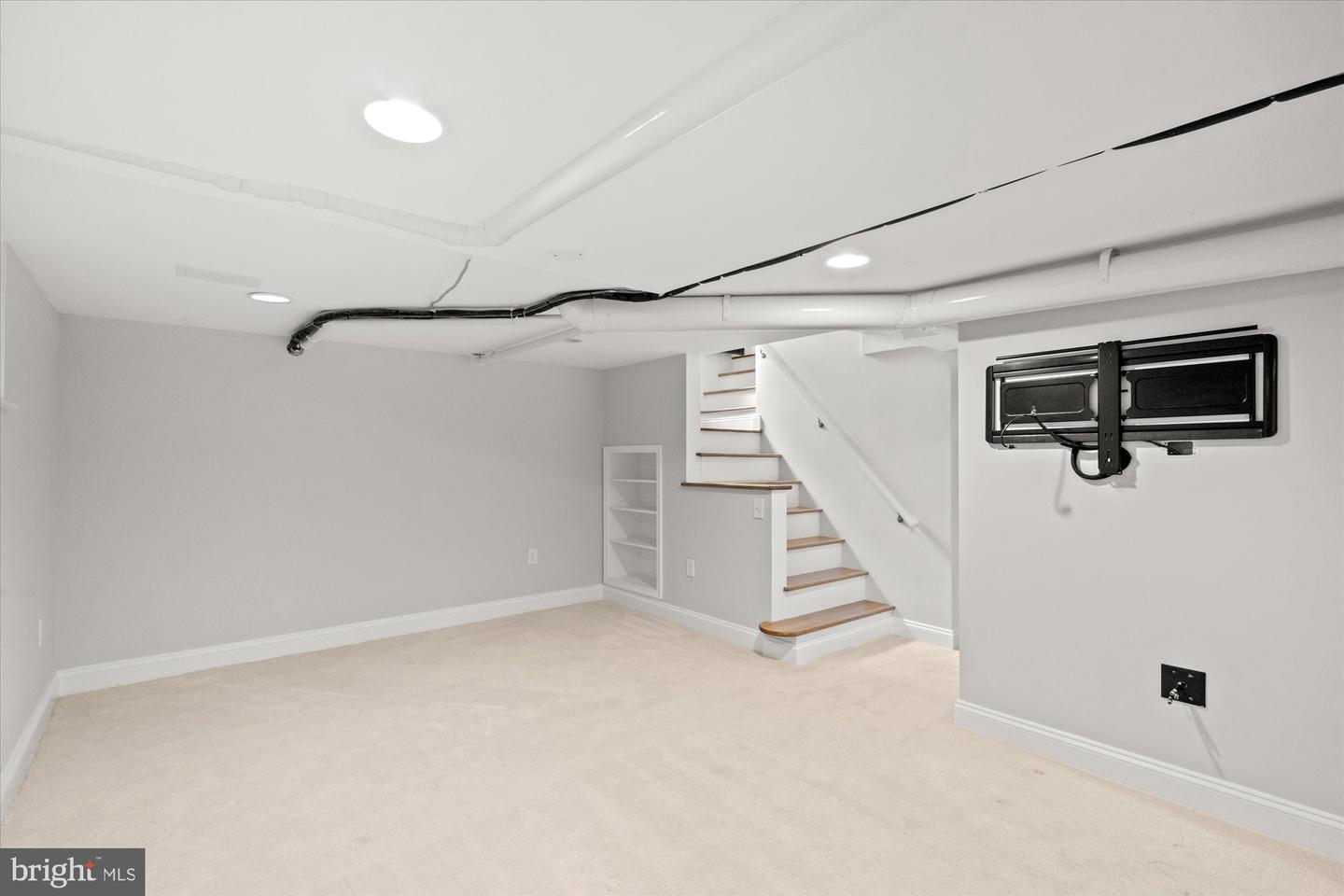 15 W MASONIC VIEW AVE, ALEXANDRIA, Virginia 22301, 3 Bedrooms Bedrooms, ,2 BathroomsBathrooms,Residential,For sale,15 W MASONIC VIEW AVE,VAAX2048152 MLS # VAAX2048152