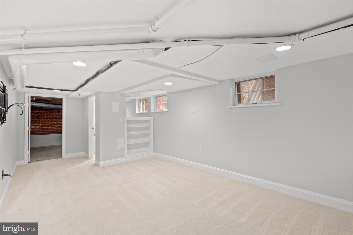 15 W MASONIC VIEW AVE, ALEXANDRIA, Virginia 22301, 3 Bedrooms Bedrooms, ,2 BathroomsBathrooms,Residential,For sale,15 W MASONIC VIEW AVE,VAAX2048152 MLS # VAAX2048152