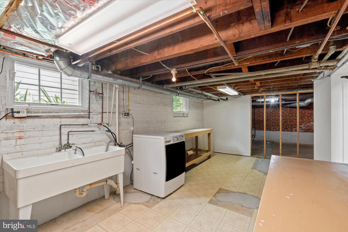 15 W MASONIC VIEW AVE, ALEXANDRIA, Virginia 22301, 3 Bedrooms Bedrooms, ,2 BathroomsBathrooms,Residential,For sale,15 W MASONIC VIEW AVE,VAAX2048152 MLS # VAAX2048152