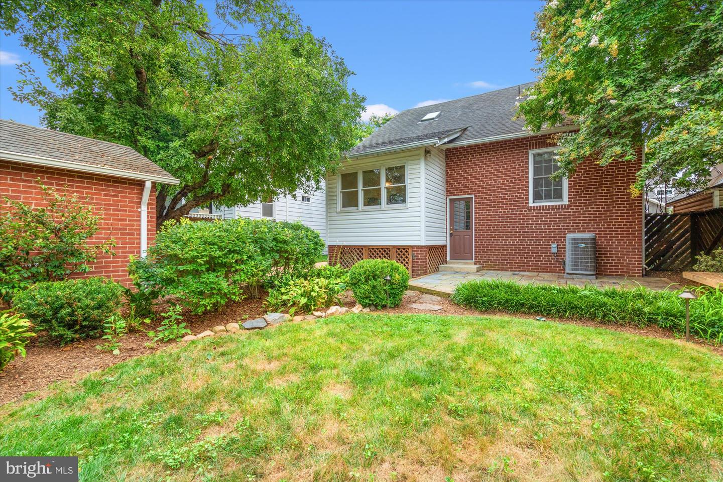 15 W MASONIC VIEW AVE, ALEXANDRIA, Virginia 22301, 3 Bedrooms Bedrooms, ,2 BathroomsBathrooms,Residential,For sale,15 W MASONIC VIEW AVE,VAAX2048152 MLS # VAAX2048152