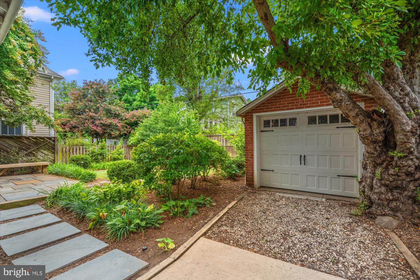 15 W MASONIC VIEW AVE, ALEXANDRIA, Virginia 22301, 3 Bedrooms Bedrooms, ,2 BathroomsBathrooms,Residential,For sale,15 W MASONIC VIEW AVE,VAAX2048152 MLS # VAAX2048152