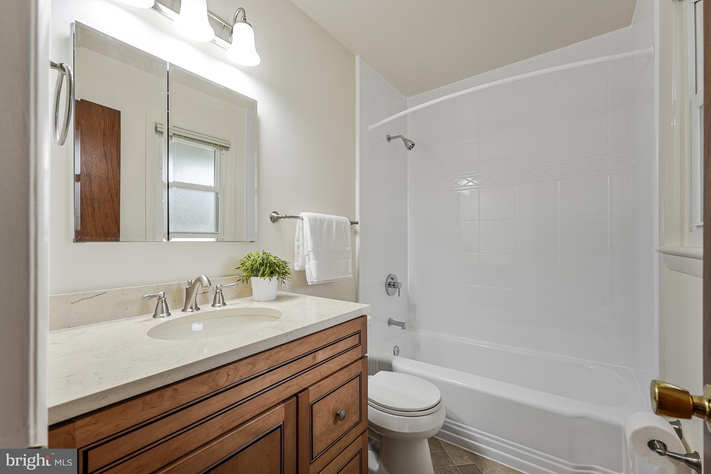 3718 WARWICK CIR, FAIRFAX, Virginia 22030, 6 Bedrooms Bedrooms, ,3 BathroomsBathrooms,Residential,For sale,3718 WARWICK CIR,VAFC2006722 MLS # VAFC2006722