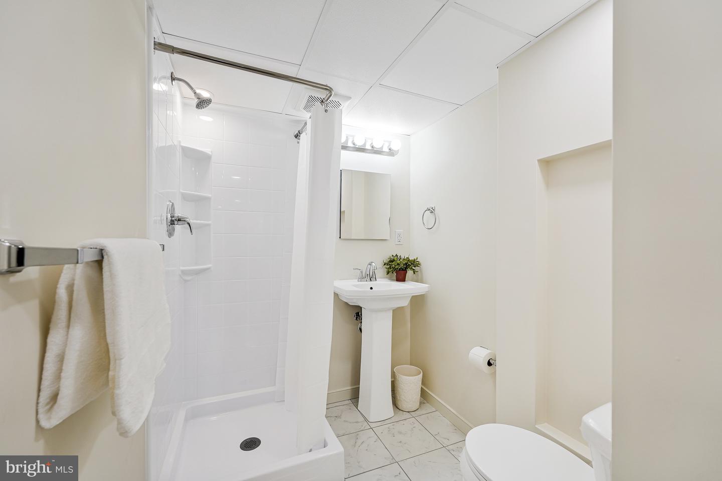 3718 WARWICK CIR, FAIRFAX, Virginia 22030, 6 Bedrooms Bedrooms, ,3 BathroomsBathrooms,Residential,For sale,3718 WARWICK CIR,VAFC2006722 MLS # VAFC2006722