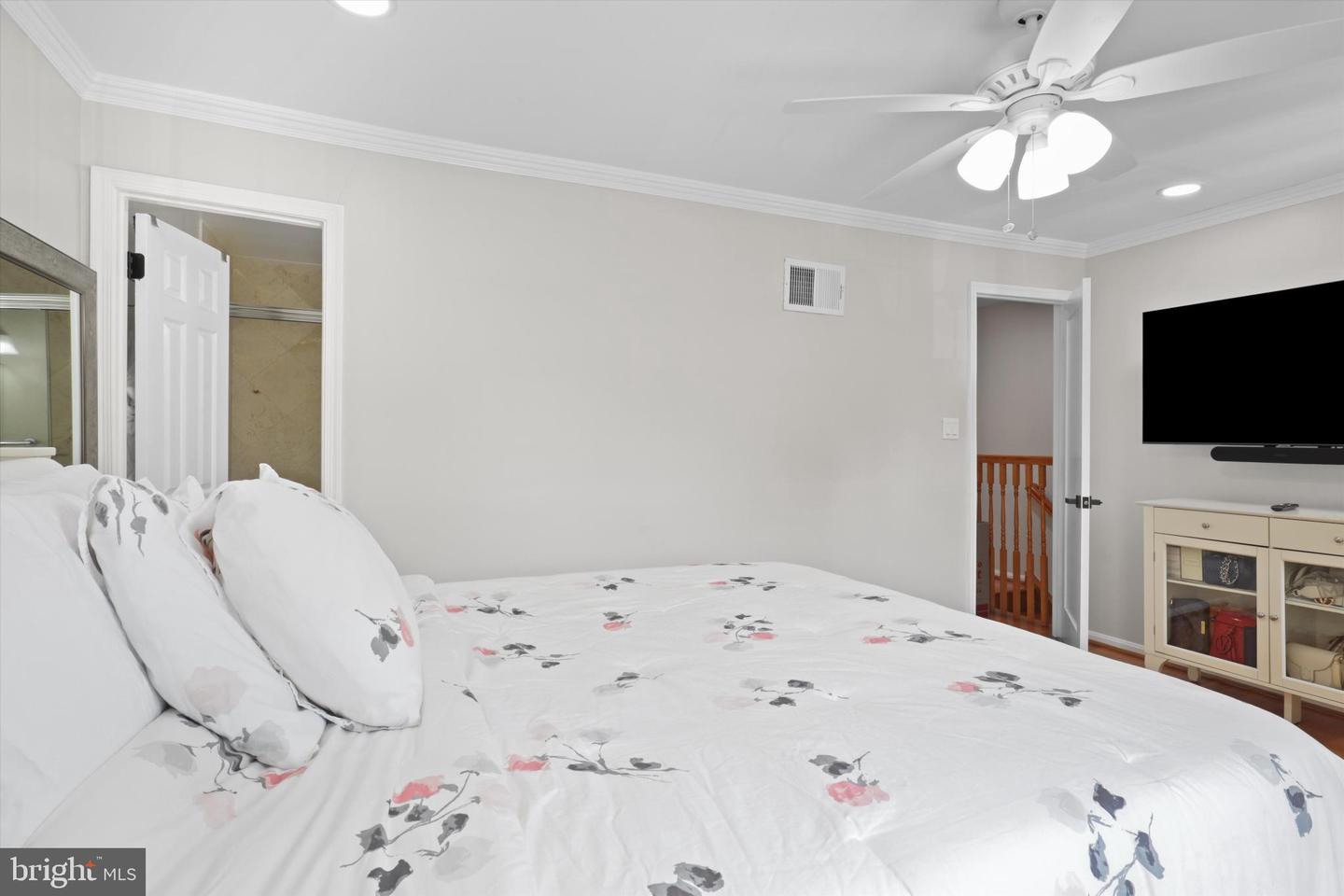 6445 FRANCONIA CT, SPRINGFIELD, Virginia 22150, 3 Bedrooms Bedrooms, 7 Rooms Rooms,3 BathroomsBathrooms,Residential,For sale,6445 FRANCONIA CT,VAFX2259098 MLS # VAFX2259098