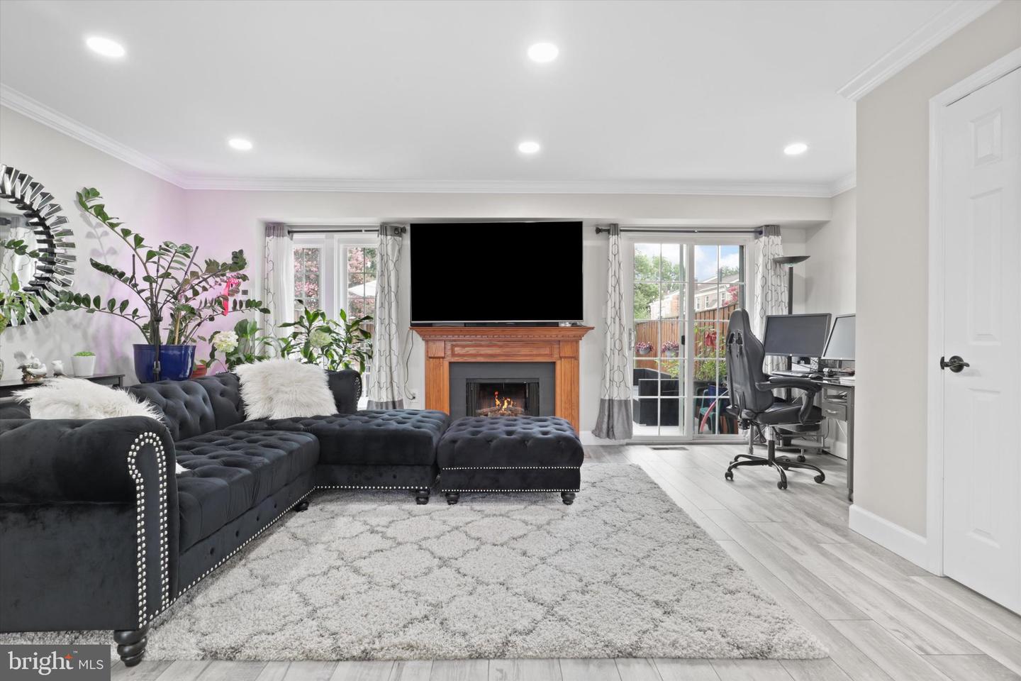 6445 FRANCONIA CT, SPRINGFIELD, Virginia 22150, 3 Bedrooms Bedrooms, 7 Rooms Rooms,3 BathroomsBathrooms,Residential,For sale,6445 FRANCONIA CT,VAFX2259098 MLS # VAFX2259098