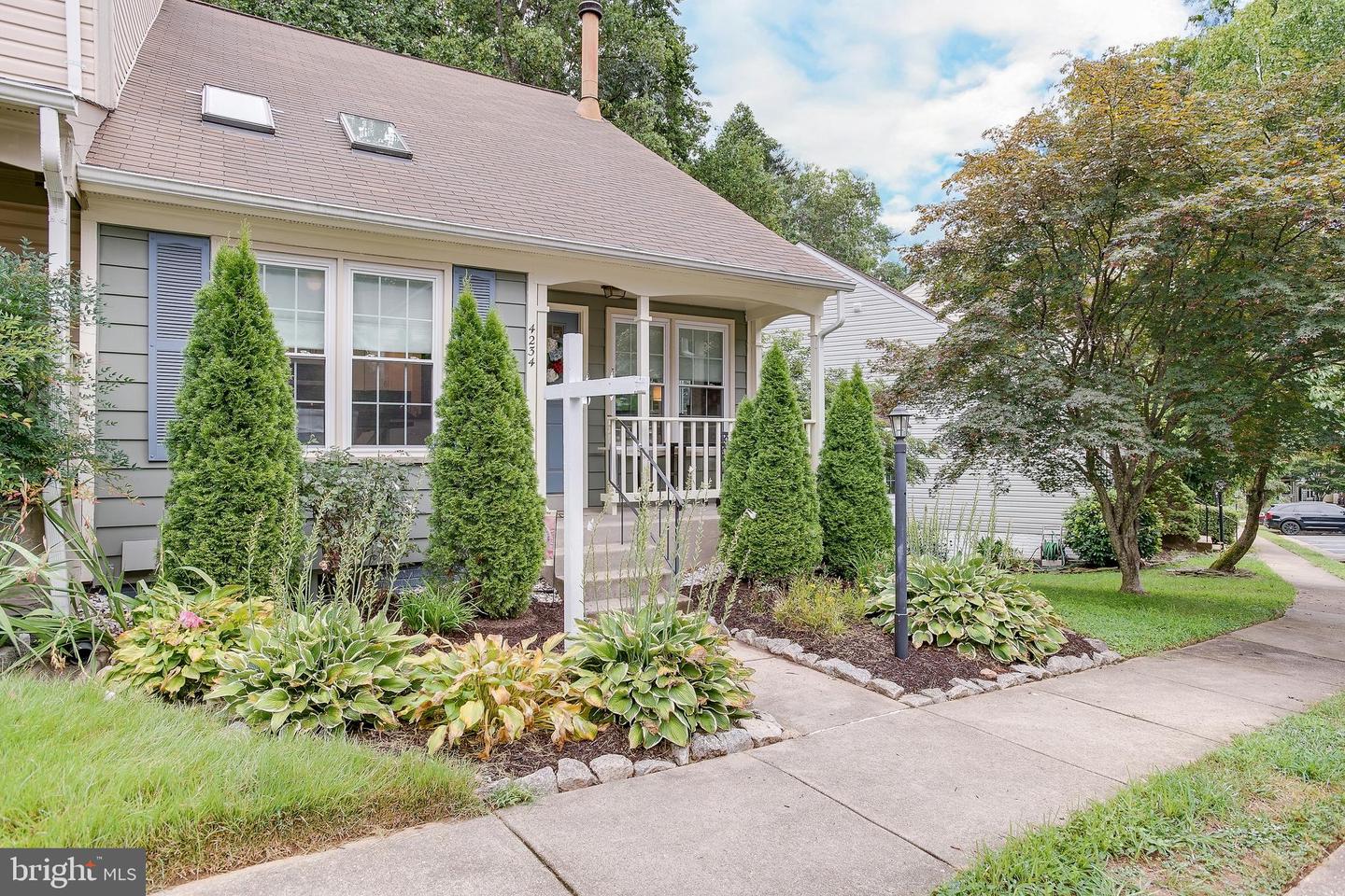 4234 JONATHAN CT, DUMFRIES, Virginia 22025, 4 Bedrooms Bedrooms, 7 Rooms Rooms,3 BathroomsBathrooms,Residential,For sale,4234 JONATHAN CT,VAPW2100660 MLS # VAPW2100660