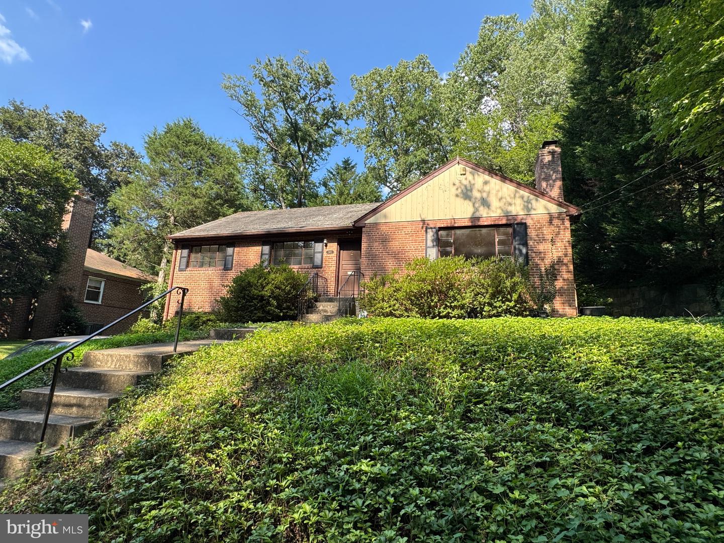 2431 N TAYLOR ST, ARLINGTON, Virginia 22207, 3 Bedrooms Bedrooms, ,3 BathroomsBathrooms,Residential,For sale,2431 N TAYLOR ST,VAAR2061794 MLS # VAAR2061794