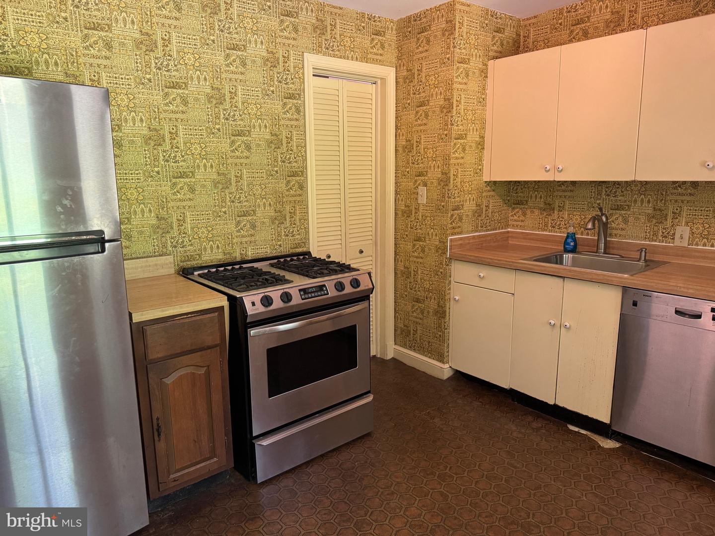 2431 N TAYLOR ST, ARLINGTON, Virginia 22207, 3 Bedrooms Bedrooms, ,3 BathroomsBathrooms,Residential,For sale,2431 N TAYLOR ST,VAAR2061794 MLS # VAAR2061794