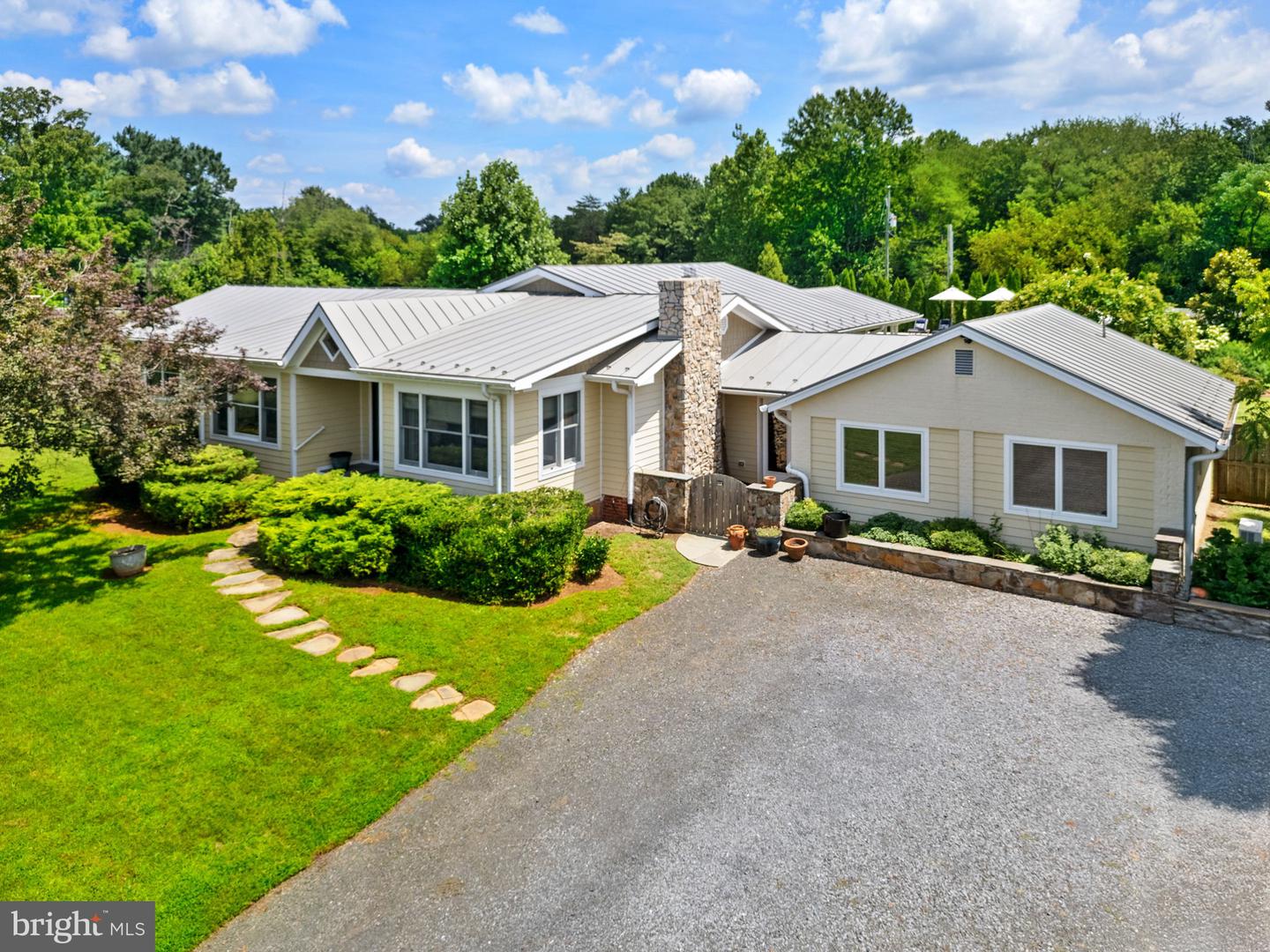 2749 CRENSHAW RD, MARSHALL, Virginia 20115, 4 Bedrooms Bedrooms, ,4 BathroomsBathrooms,Residential,For sale,2749 CRENSHAW RD,VAFQ2017782 MLS # VAFQ2017782