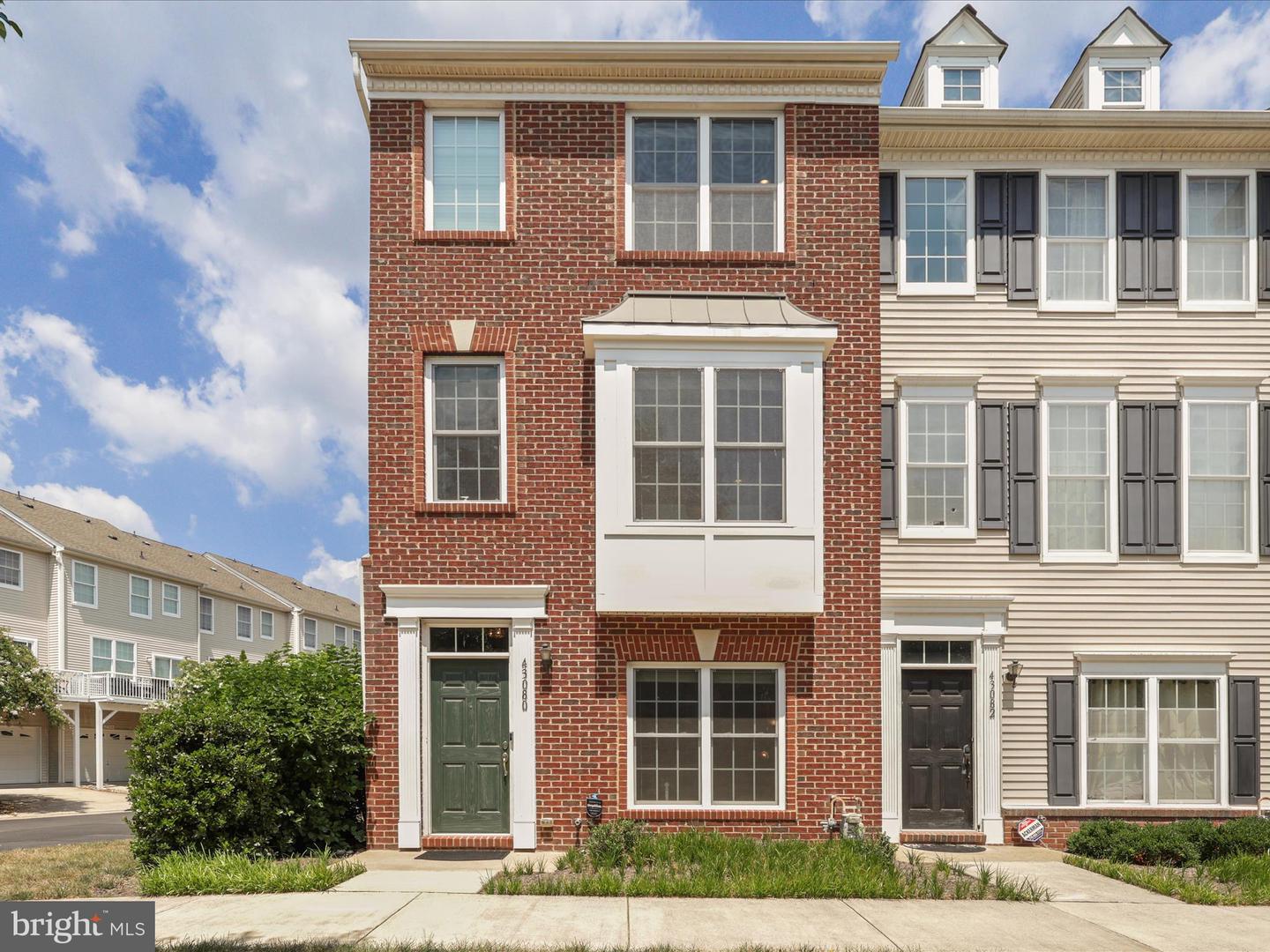 43080 CENTER ST, CHANTILLY, Virginia 20152, 3 Bedrooms Bedrooms, ,3 BathroomsBathrooms,Residential,For sale,43080 CENTER ST,VALO2103816 MLS # VALO2103816