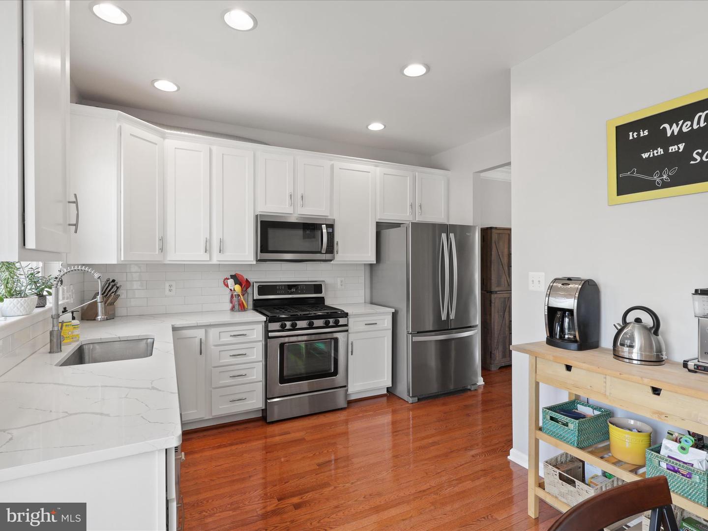 43080 CENTER ST, CHANTILLY, Virginia 20152, 3 Bedrooms Bedrooms, ,3 BathroomsBathrooms,Residential,For sale,43080 CENTER ST,VALO2103816 MLS # VALO2103816