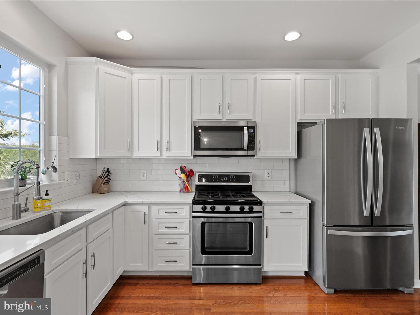 43080 CENTER ST, CHANTILLY, Virginia 20152, 3 Bedrooms Bedrooms, ,3 BathroomsBathrooms,Residential,For sale,43080 CENTER ST,VALO2103816 MLS # VALO2103816