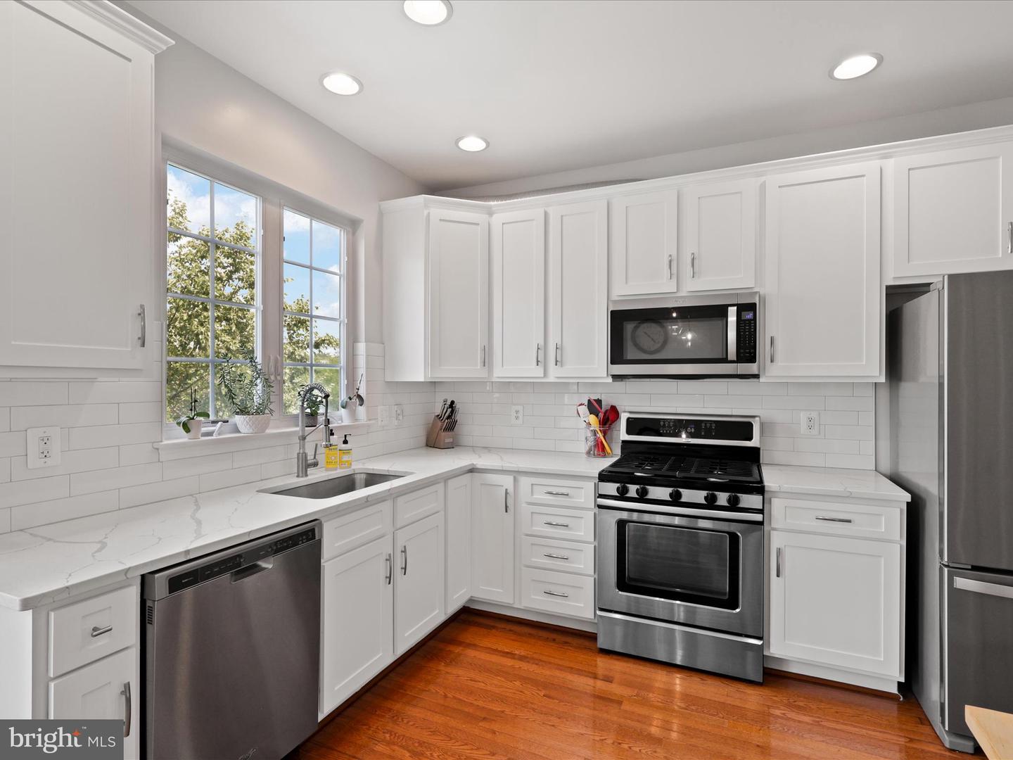 43080 CENTER ST, CHANTILLY, Virginia 20152, 3 Bedrooms Bedrooms, ,3 BathroomsBathrooms,Residential,For sale,43080 CENTER ST,VALO2103816 MLS # VALO2103816
