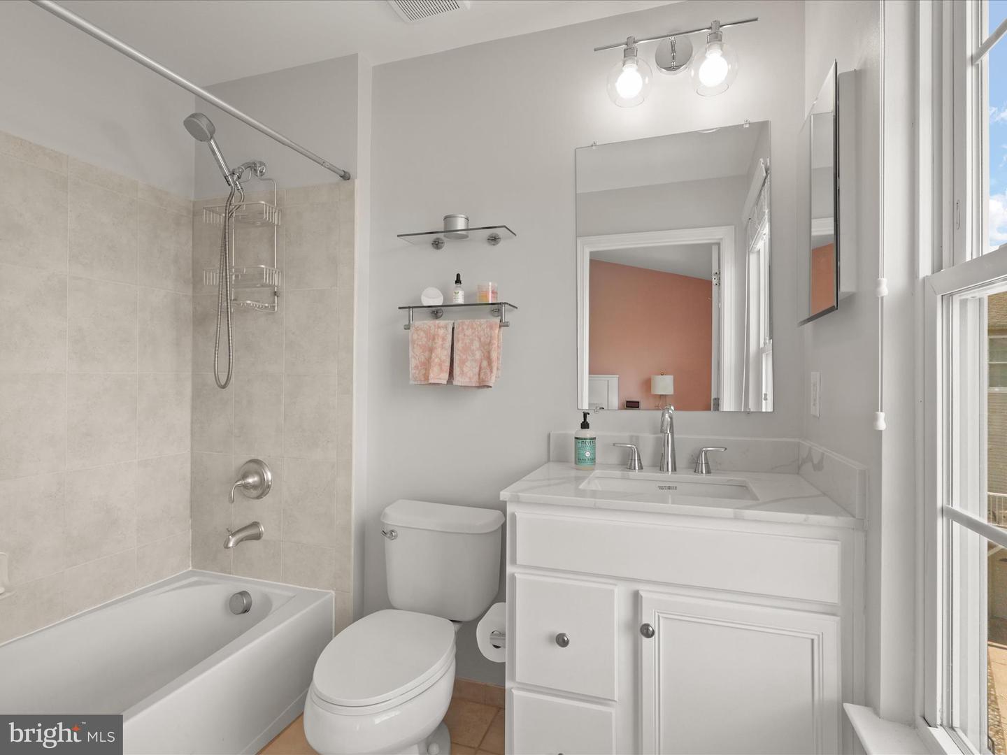 43080 CENTER ST, CHANTILLY, Virginia 20152, 3 Bedrooms Bedrooms, ,3 BathroomsBathrooms,Residential,For sale,43080 CENTER ST,VALO2103816 MLS # VALO2103816