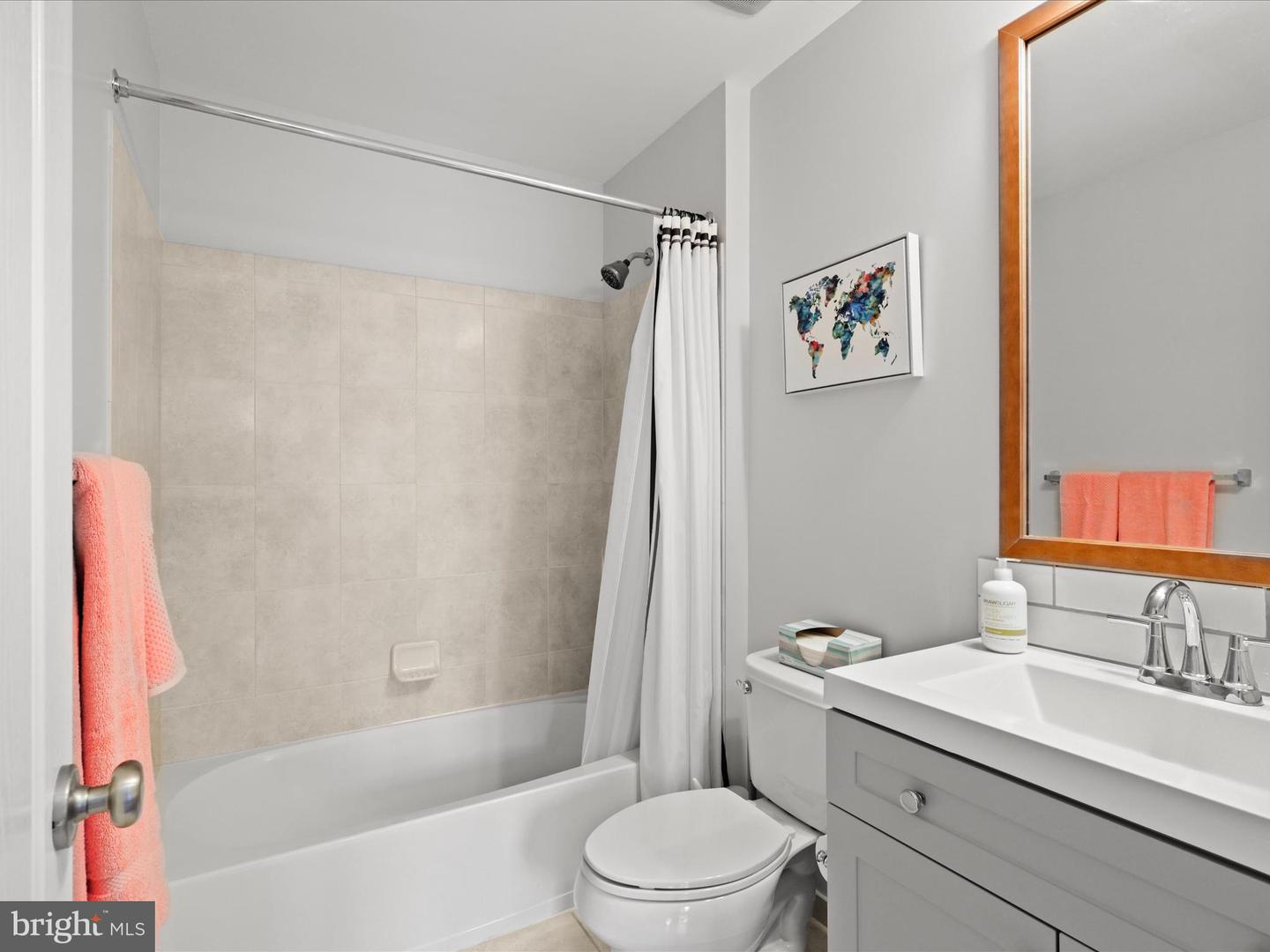 43080 CENTER ST, CHANTILLY, Virginia 20152, 3 Bedrooms Bedrooms, ,3 BathroomsBathrooms,Residential,For sale,43080 CENTER ST,VALO2103816 MLS # VALO2103816